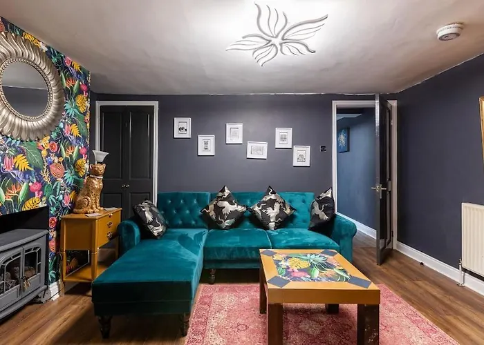 Basement Flat, Regency Square