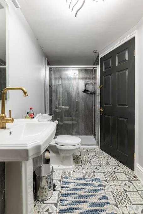 Basement Flat, Regency Square Appartement