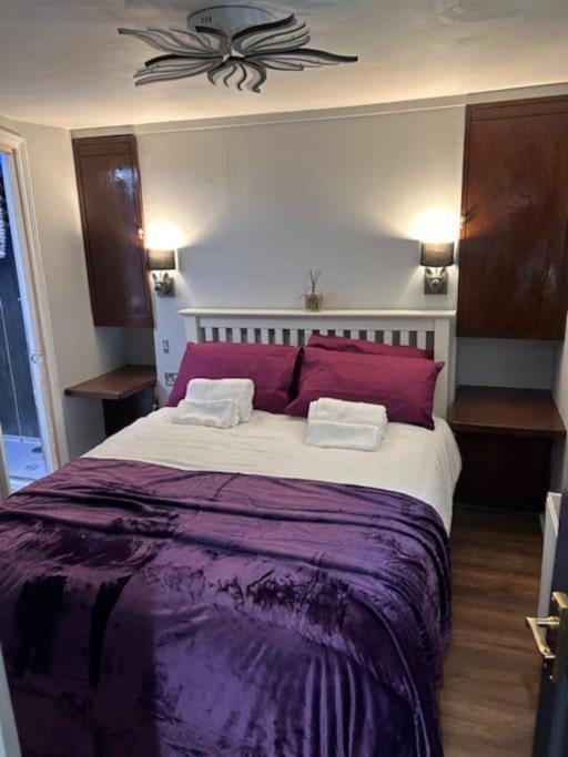 Basement Flat, Regency Square * Hove