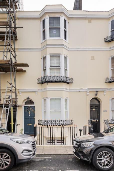 Basement Flat, Regency Square Appartement
