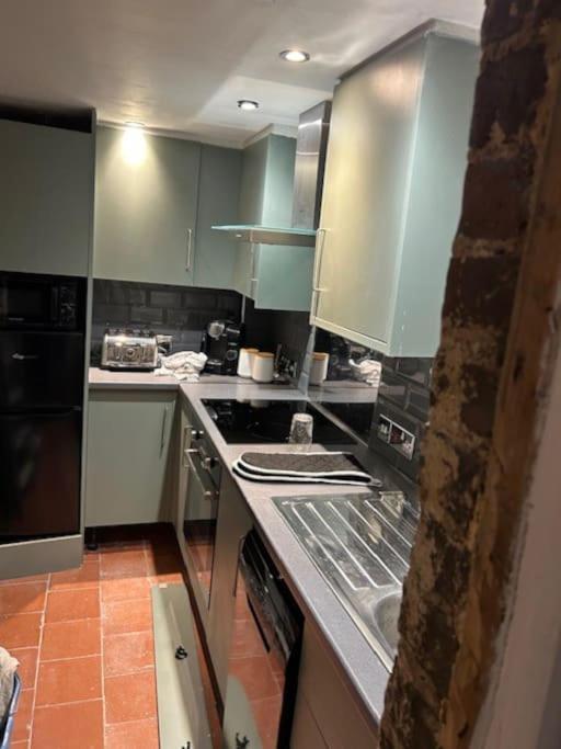 Basement Flat, Regency Square * Hove